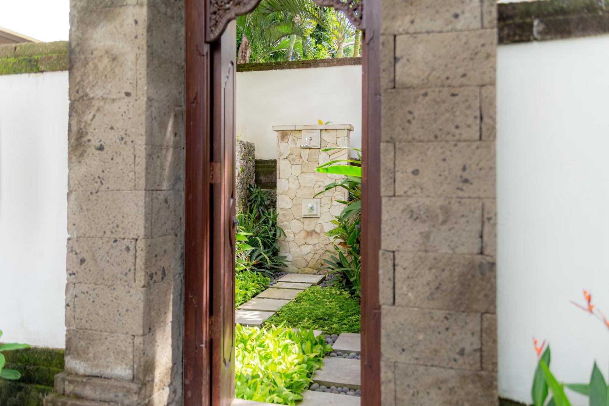 Villa Dorado - Steps From Jimbaran Beach Esterno foto